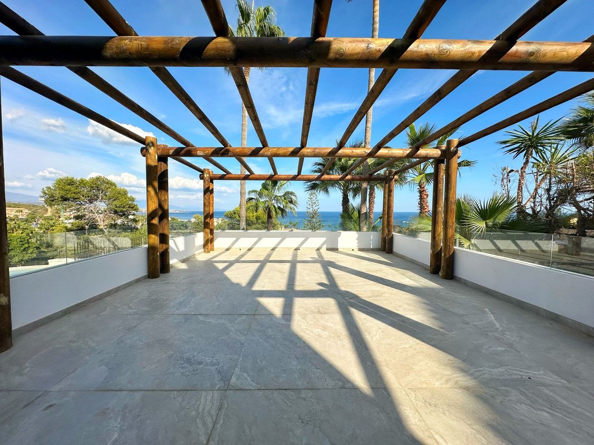 4 Bed Detached Villa in Estepona