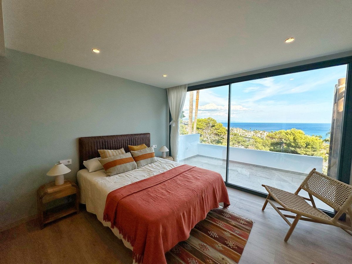 4 Bed Detached Villa in Estepona