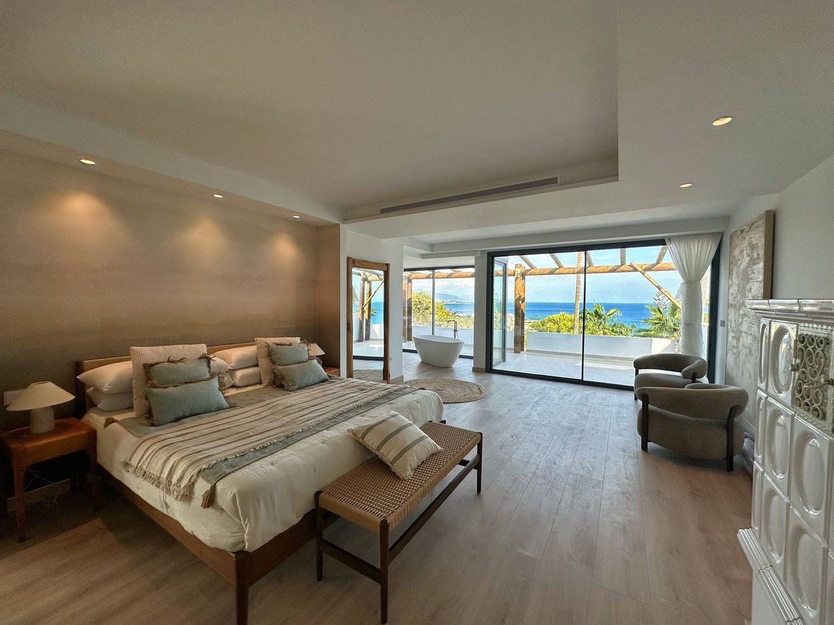 4 Bed Detached Villa in Estepona