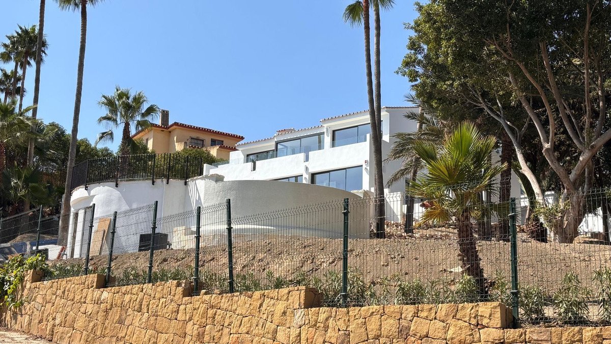 4 Bed Detached Villa in Estepona