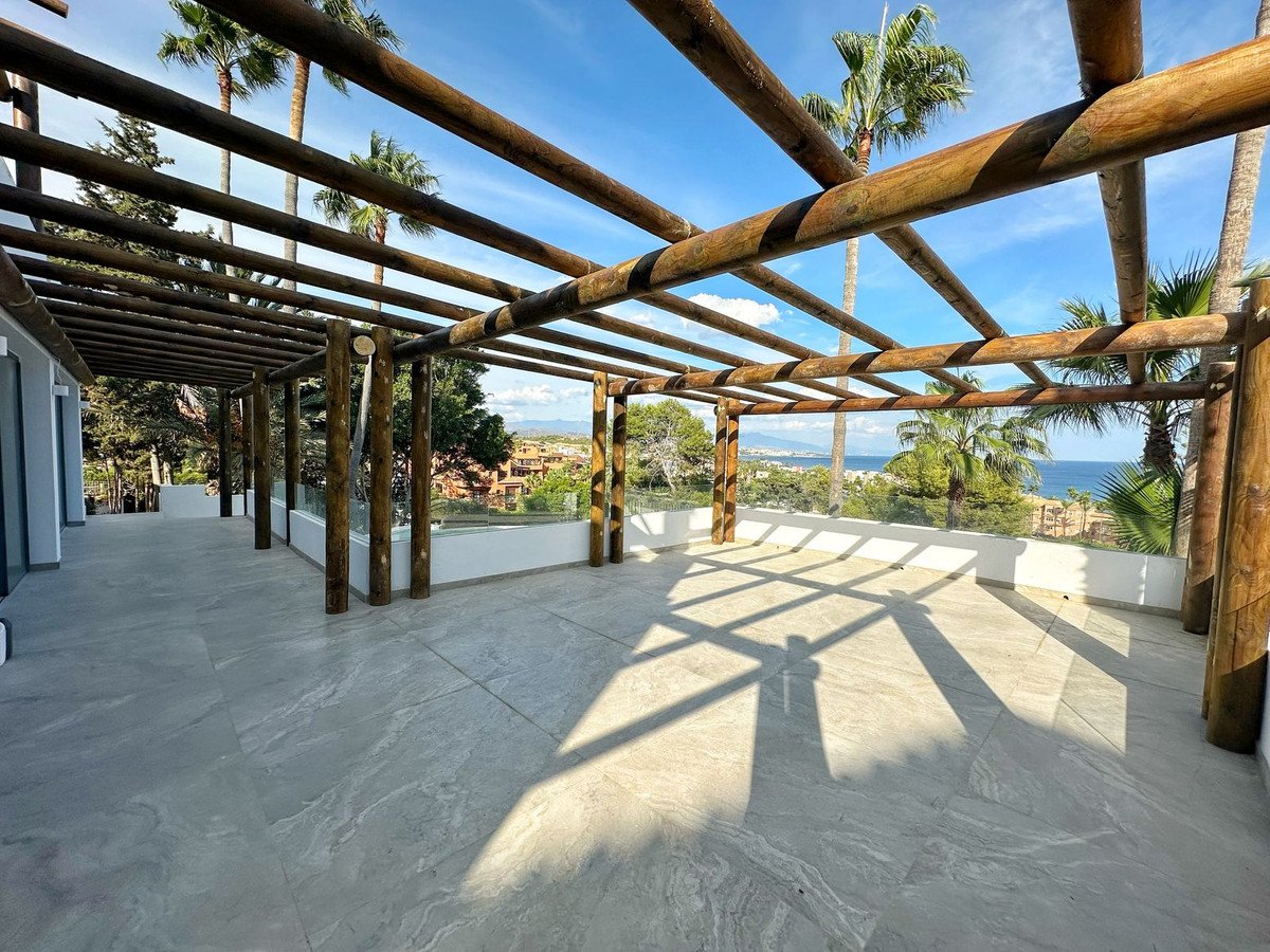 4 Bed Detached Villa in Estepona