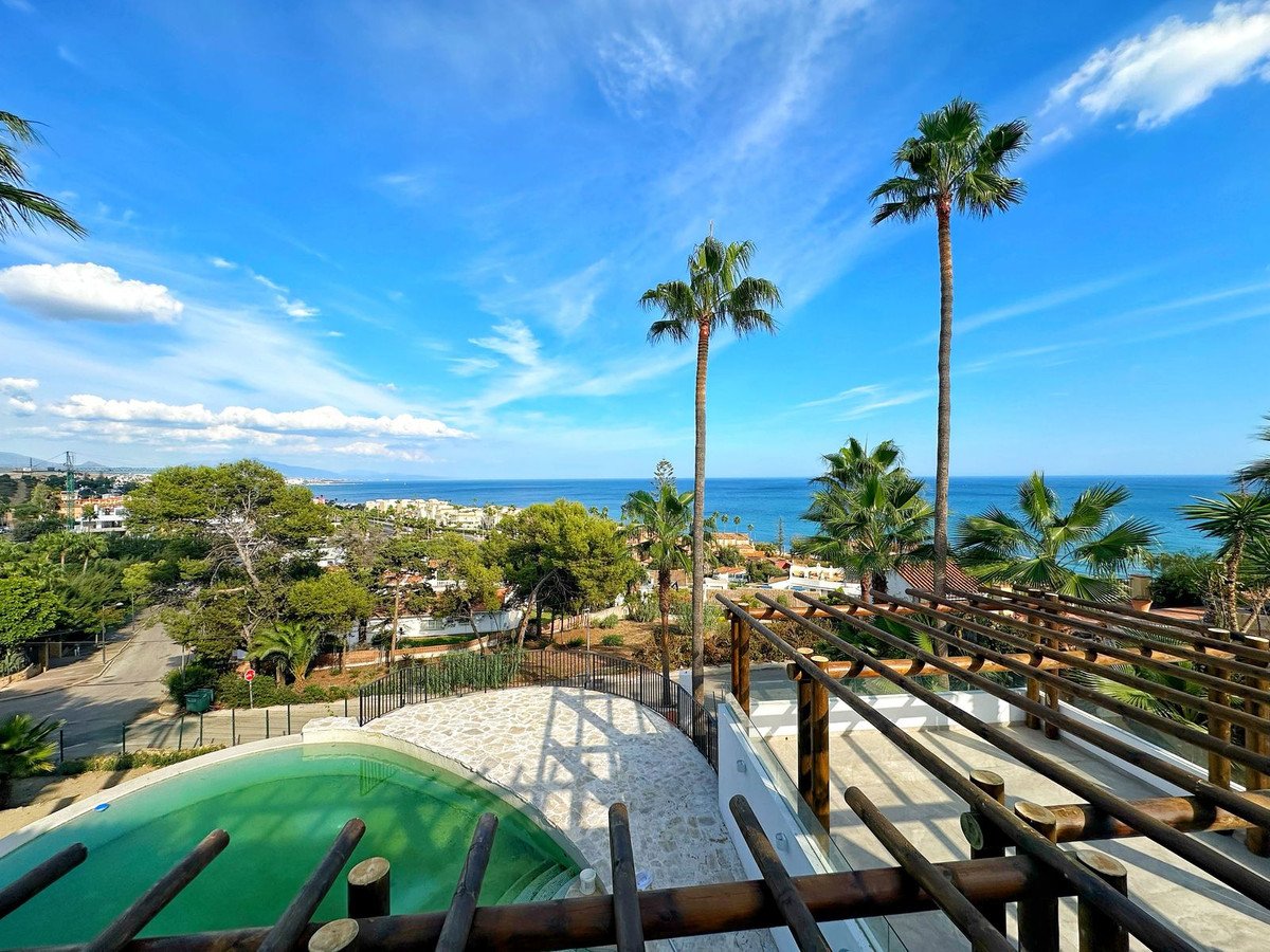 4 Bed Detached Villa in Estepona