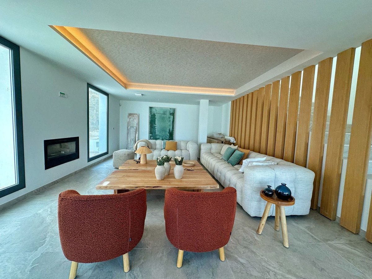 4 Bed Detached Villa in Estepona