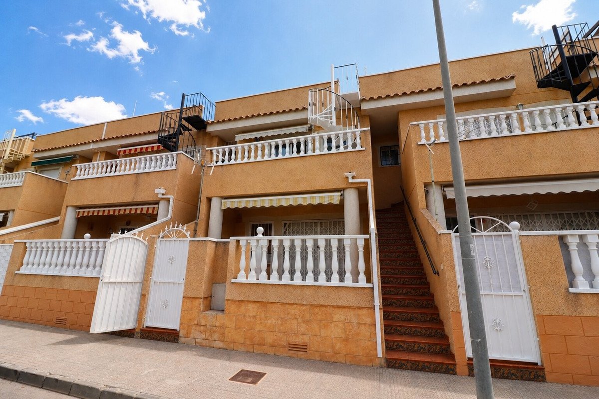 2 Bed Ground Floor Apartment in Los Palacios