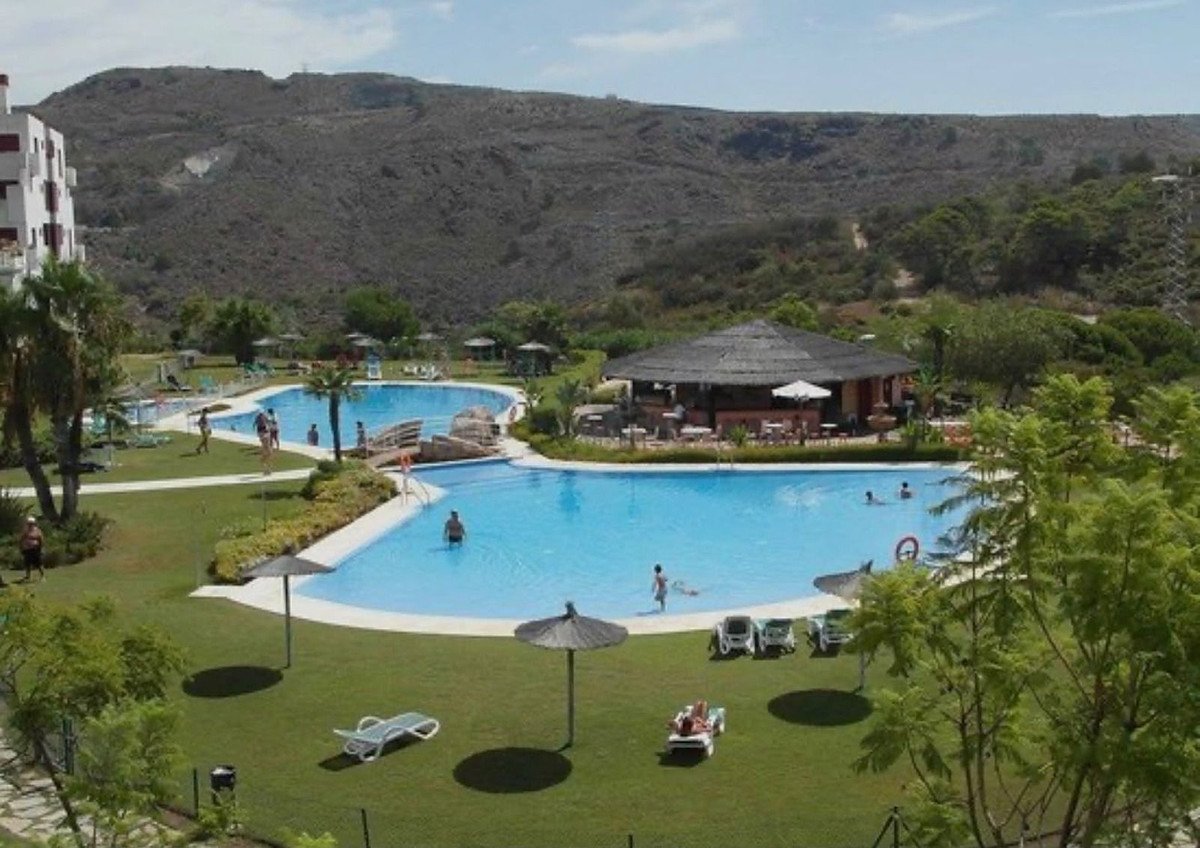1 Bed Middle Floor Apartment in Estepona