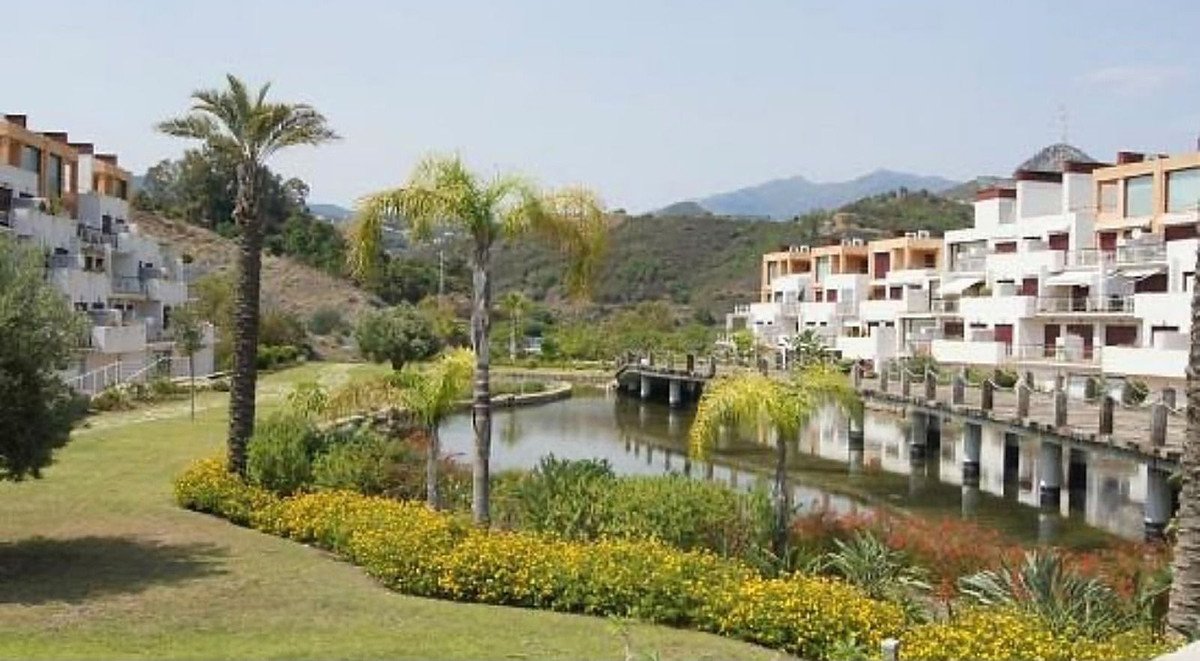 1 Bed Middle Floor Apartment in Estepona