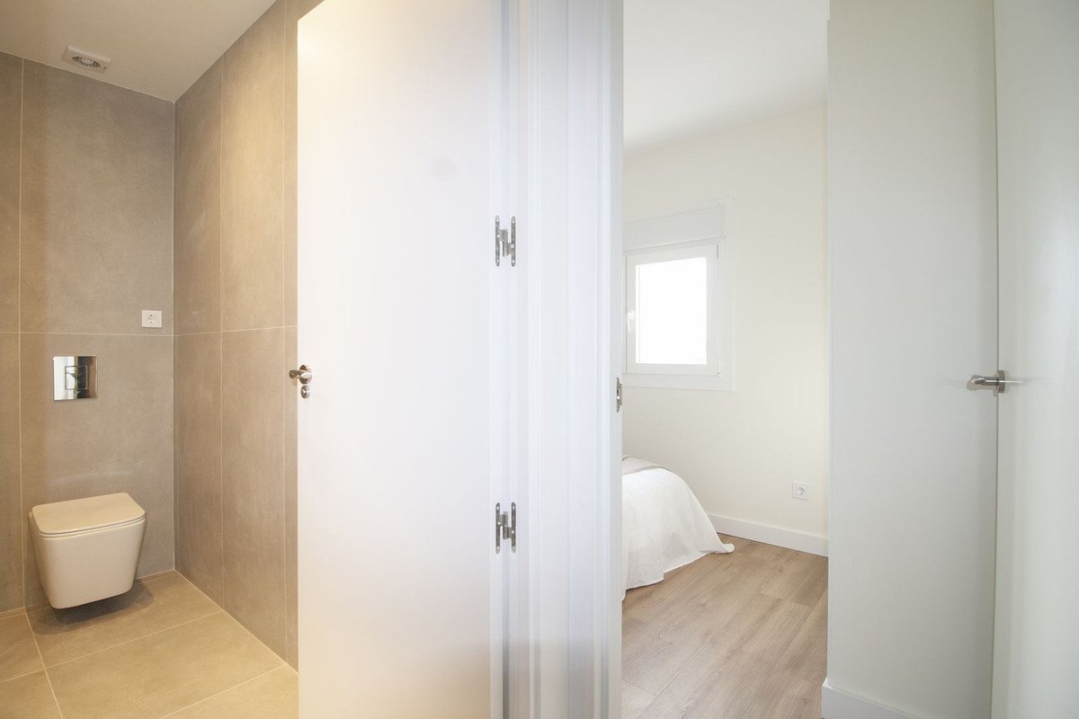 2 Bed Middle Floor Apartment in Málaga Centro