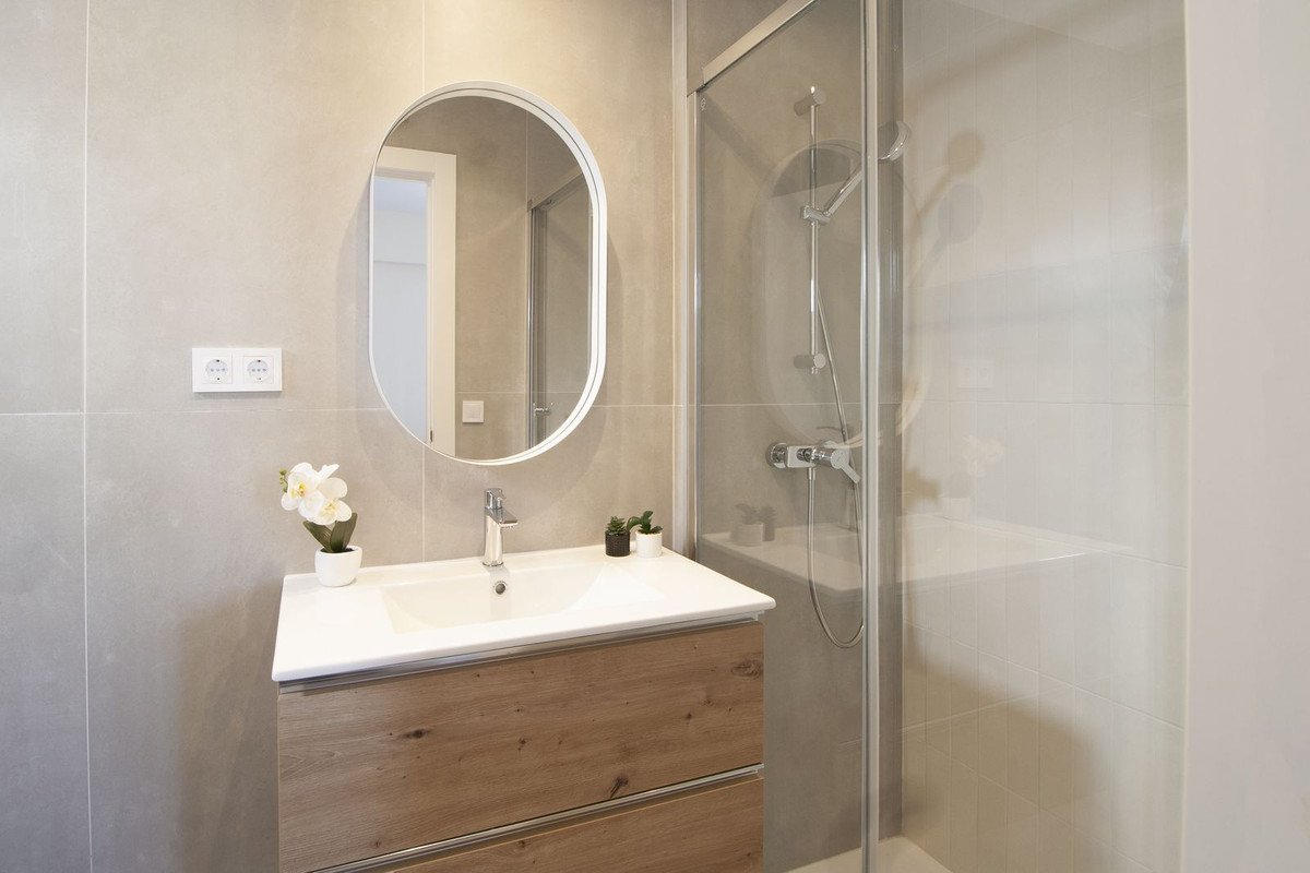 2 Bed Middle Floor Apartment in Málaga Centro