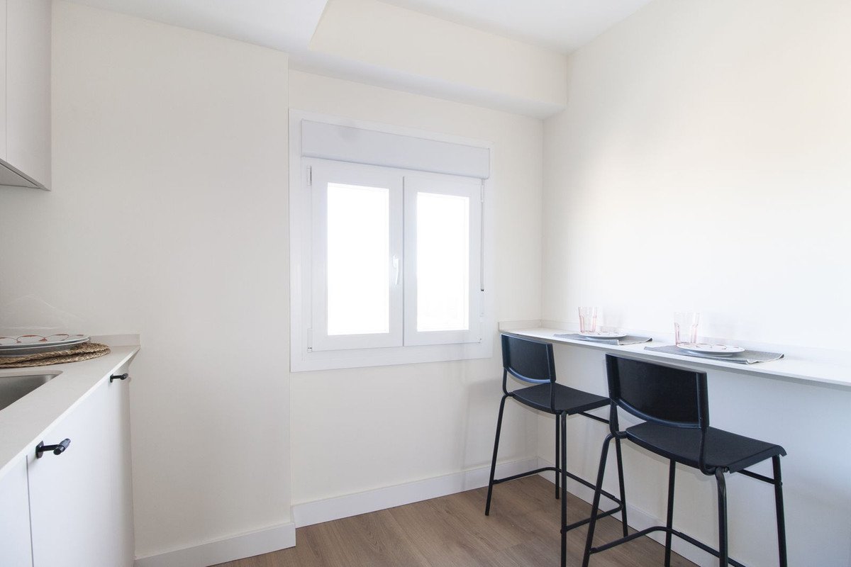 2 Bed Middle Floor Apartment in Málaga Centro