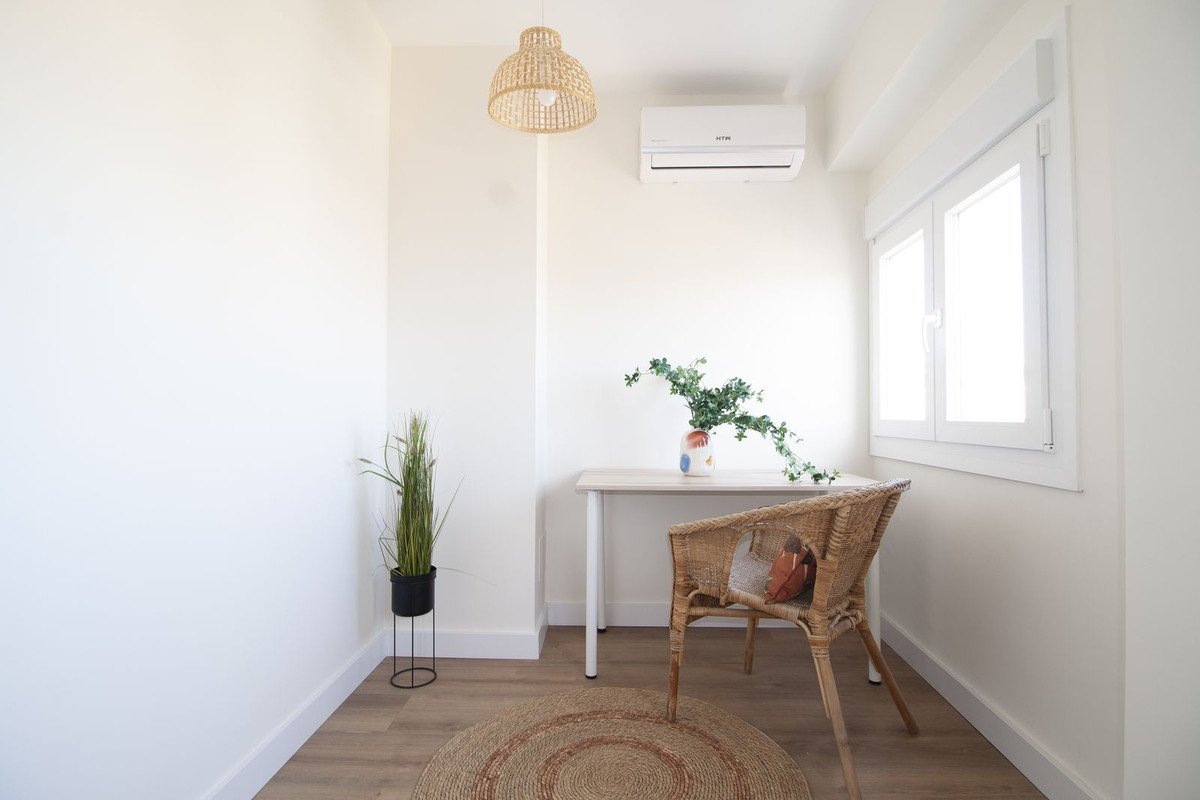 2 Bed Middle Floor Apartment in Málaga Centro