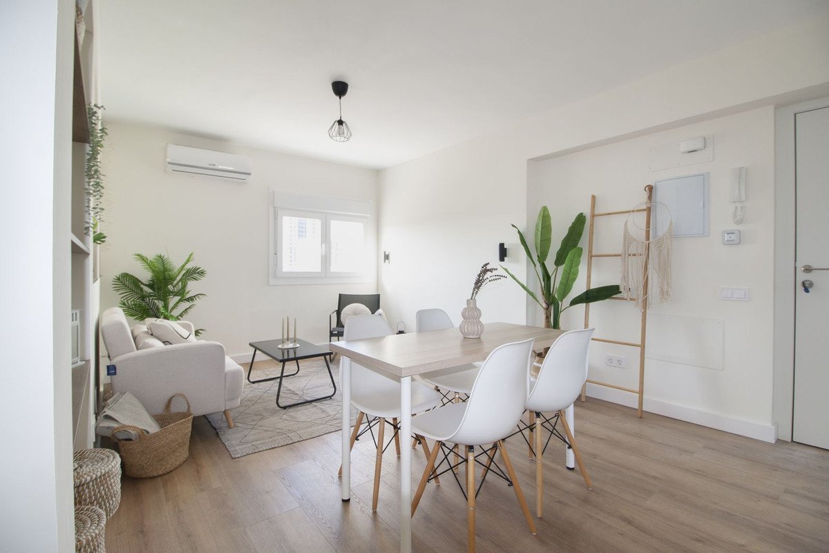 2 Bed Middle Floor Apartment in Málaga Centro