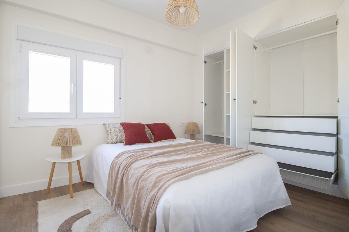 2 Bed Middle Floor Apartment in Málaga Centro