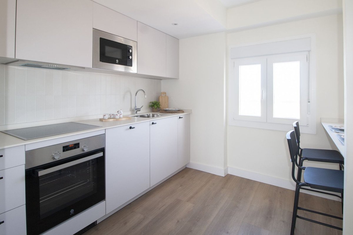 2 Bed Middle Floor Apartment in Málaga Centro
