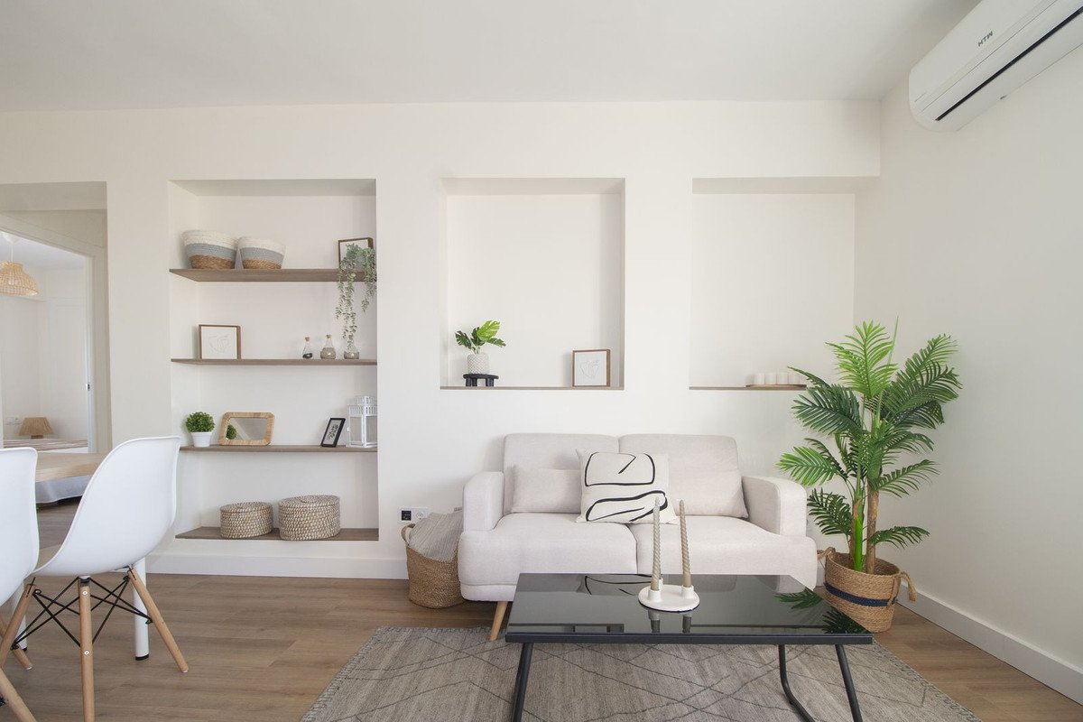 2 Bed Middle Floor Apartment in Málaga Centro