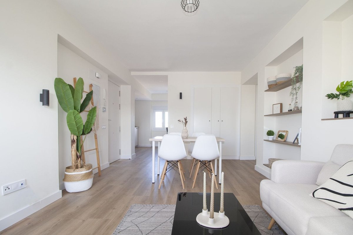 2 Bed Middle Floor Apartment in Málaga Centro