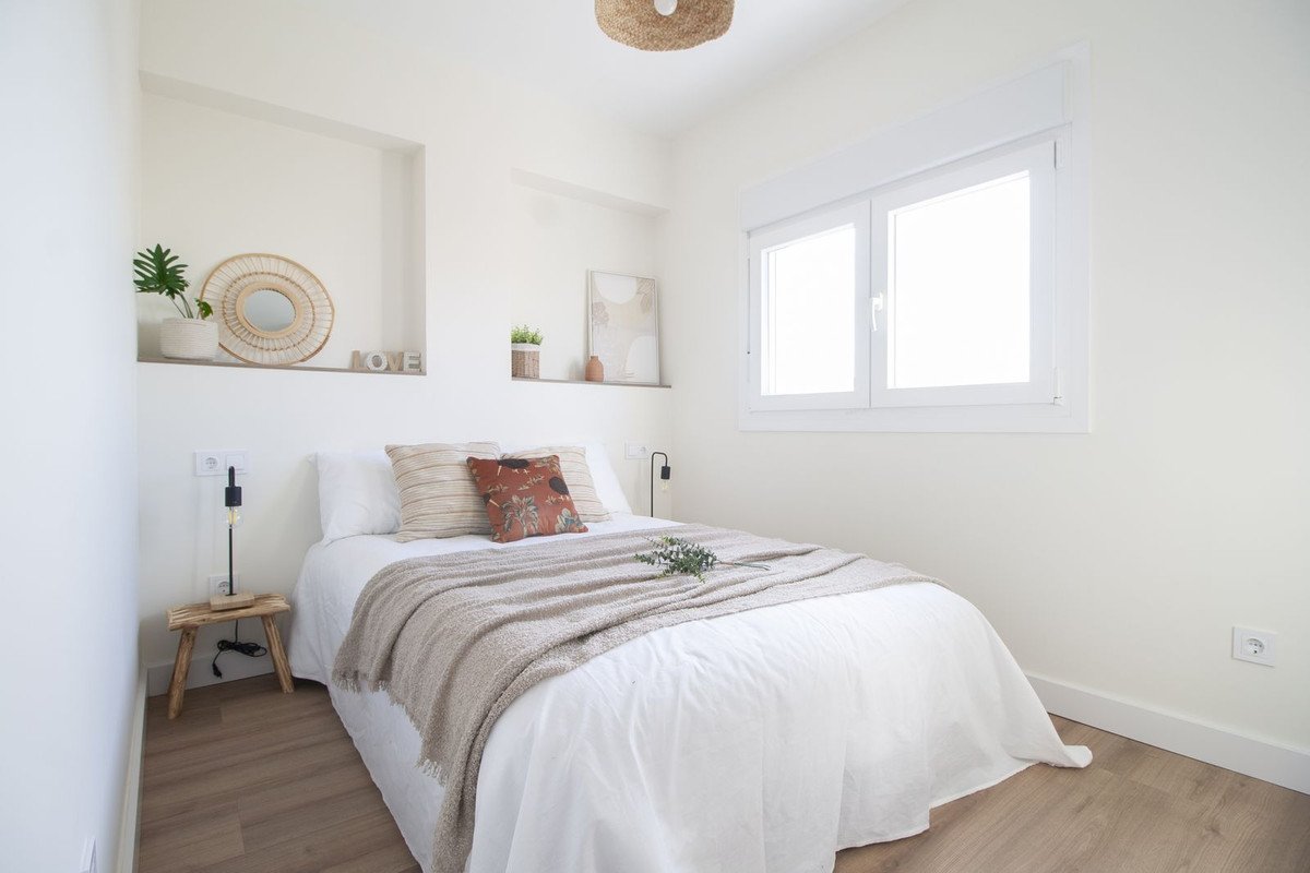 2 Bed Middle Floor Apartment in Málaga Centro