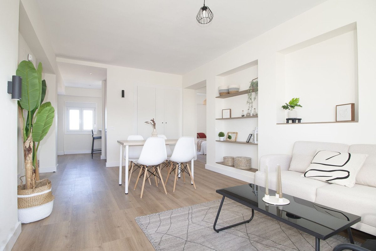 2 Bed Middle Floor Apartment in Málaga Centro