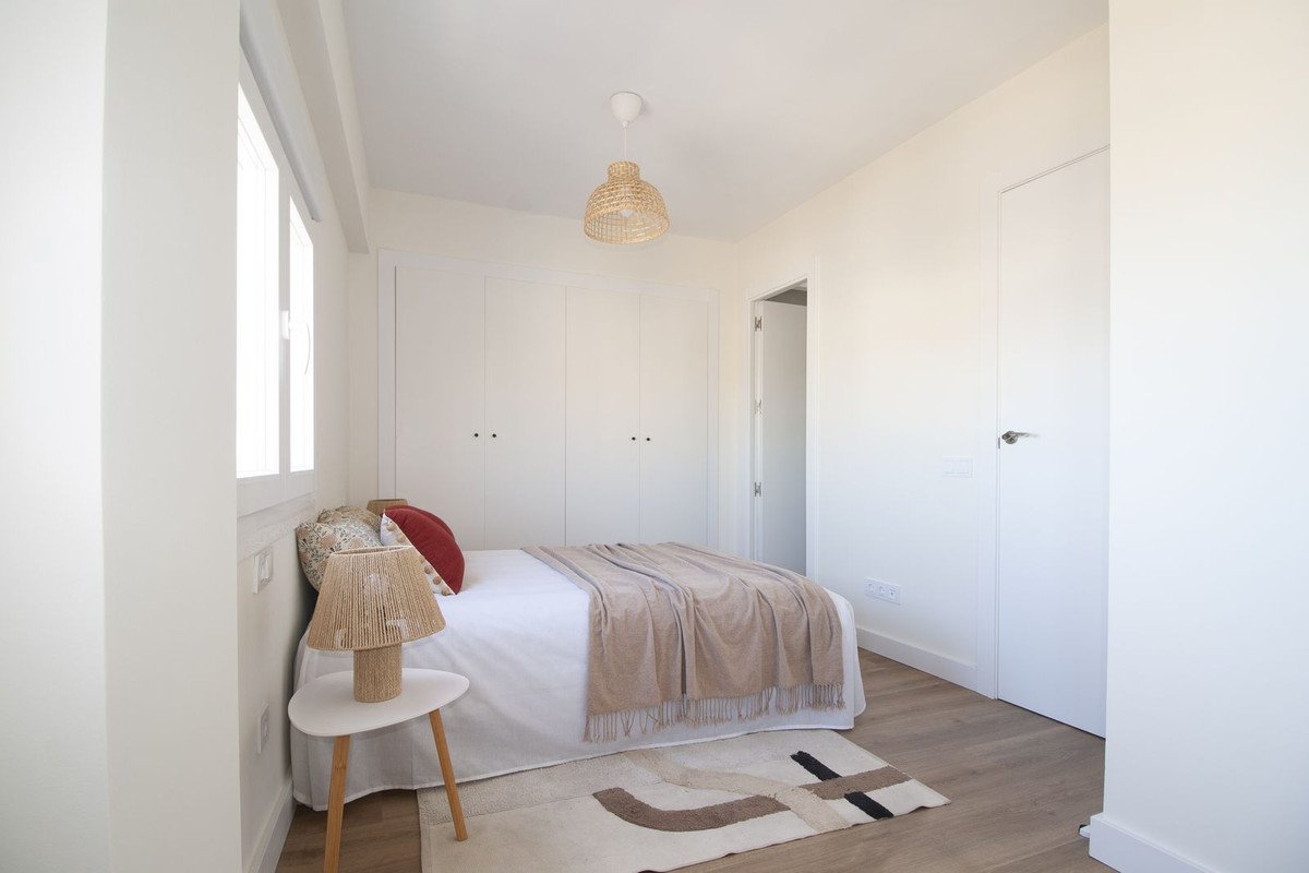 2 Bed Middle Floor Apartment in Málaga Centro