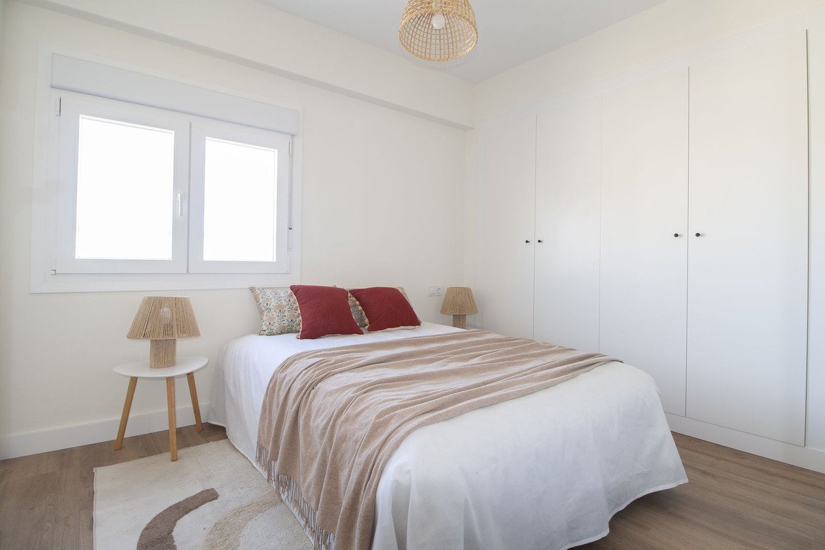 2 Bed Middle Floor Apartment in Málaga Centro