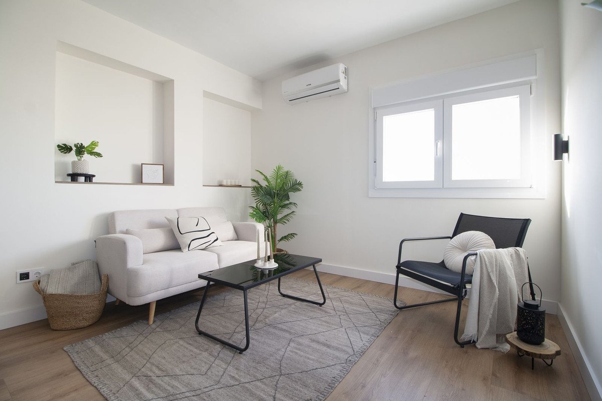 2 Bed Middle Floor Apartment in Málaga Centro