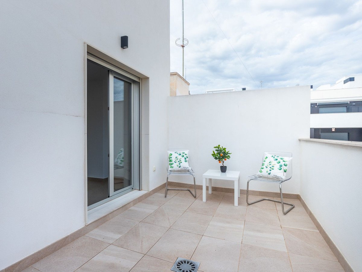 2 Bed Middle Floor Apartment in Torrevieja