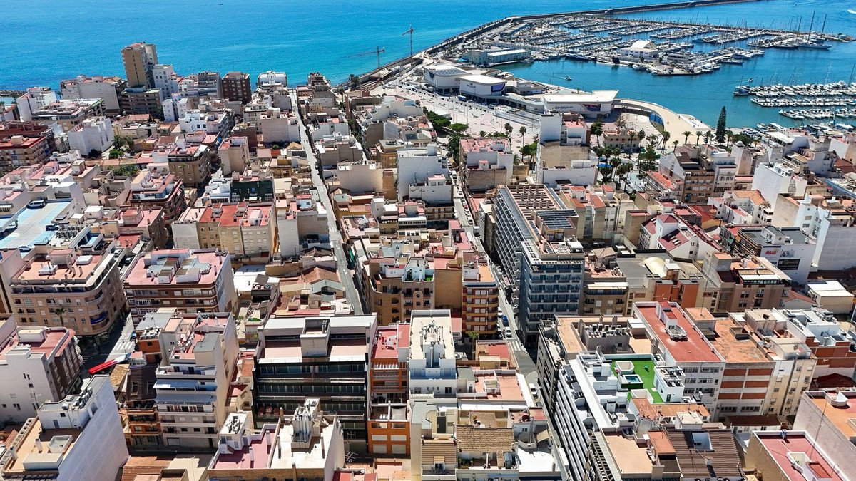2 Bed Middle Floor Apartment in Torrevieja