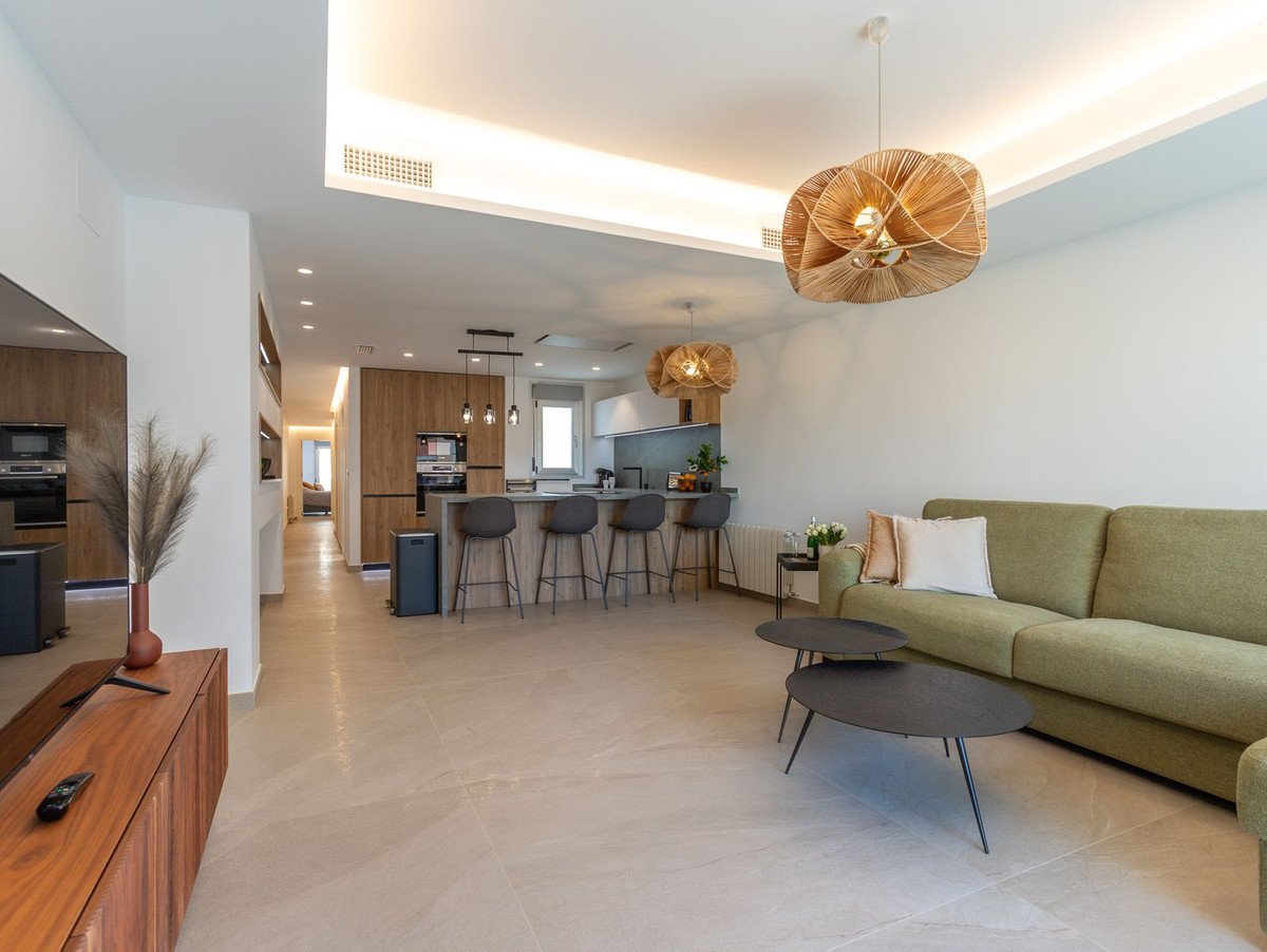 2 Bed Middle Floor Apartment in Torrevieja