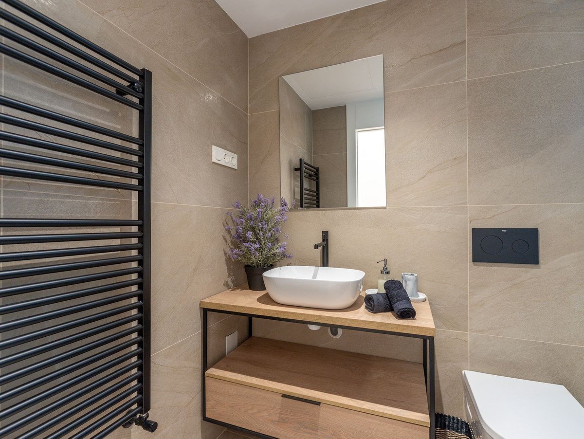 2 Bed Middle Floor Apartment in Torrevieja
