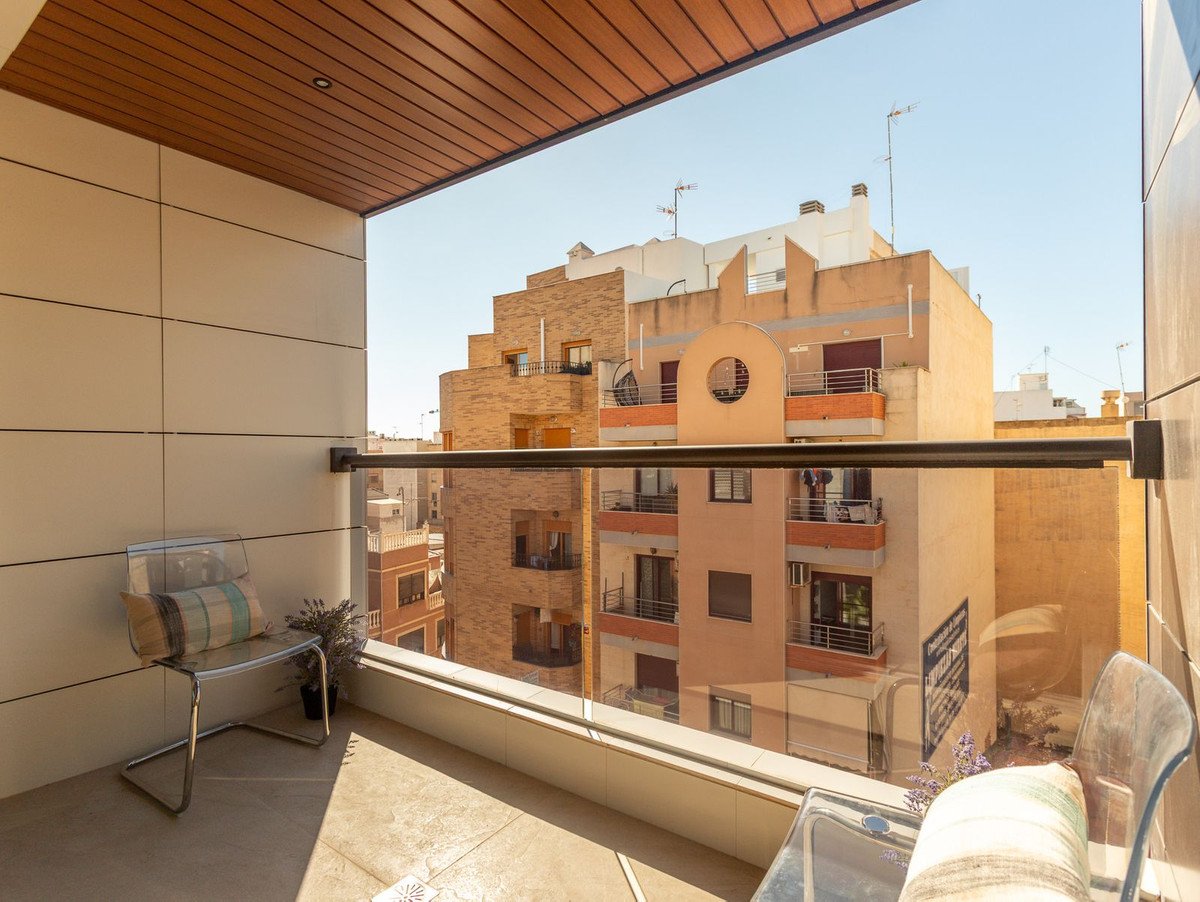 2 Bed Middle Floor Apartment in Torrevieja