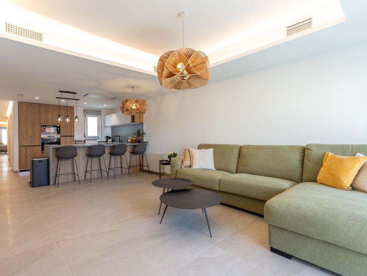 2 Bed Middle Floor Apartment in Torrevieja