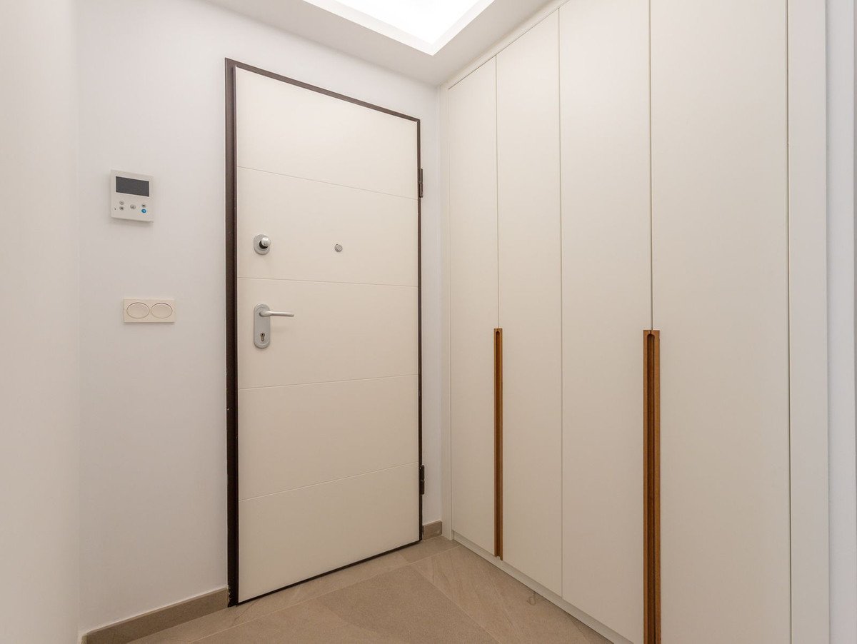 2 Bed Middle Floor Apartment in Torrevieja