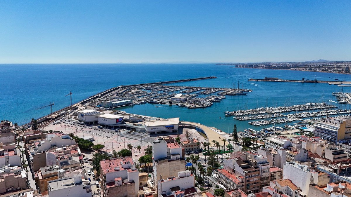 2 Bed Middle Floor Apartment in Torrevieja