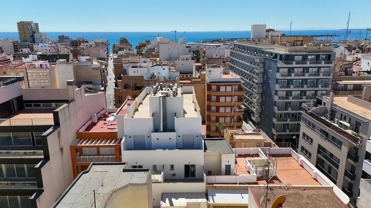2 Bed Middle Floor Apartment in Torrevieja