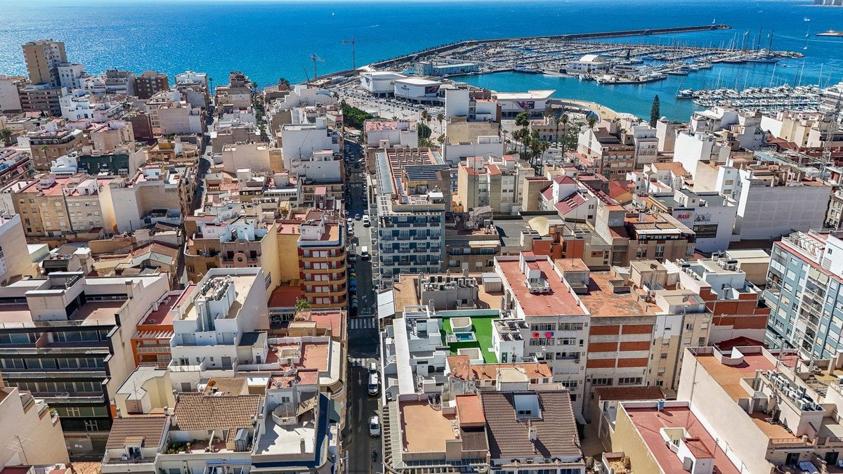 3 Bed Top Floor Apartment in Torrevieja