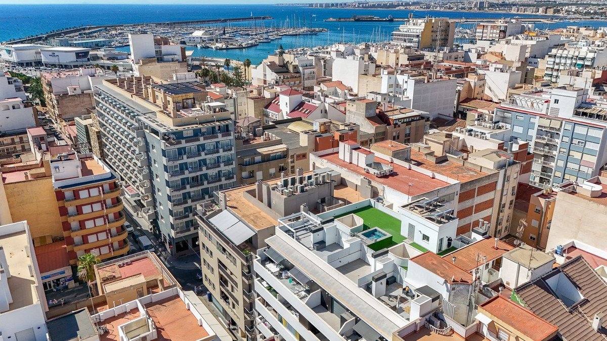 3 Bed Top Floor Apartment in Torrevieja