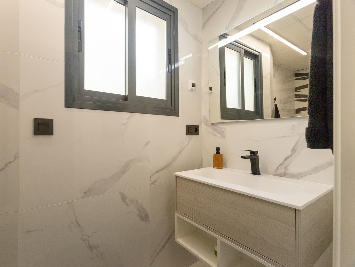 3 Bed Top Floor Apartment in Torrevieja