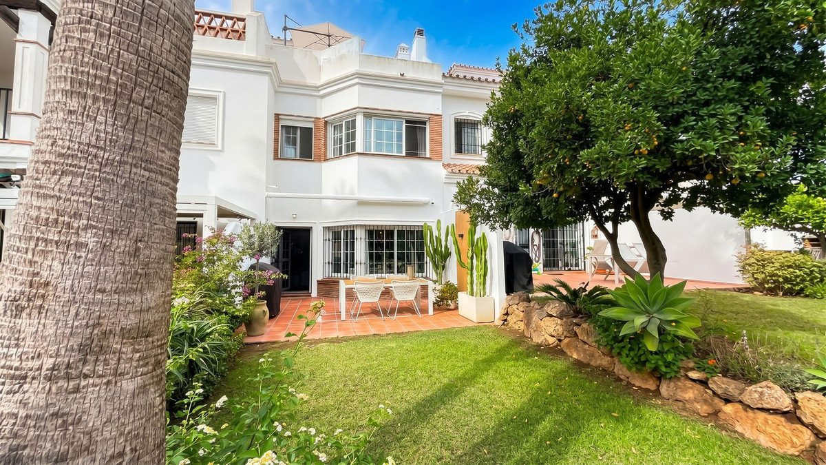 2 Bed Townhouse in Lauro Golf