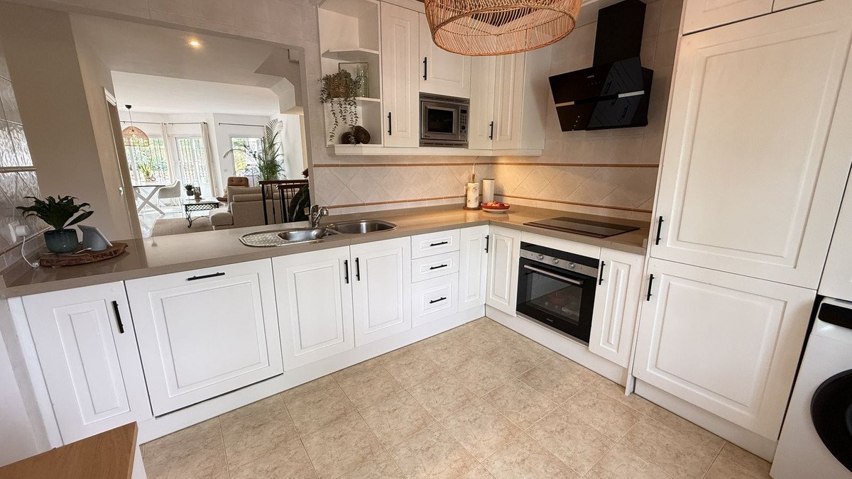 2 Bed Townhouse in Lauro Golf