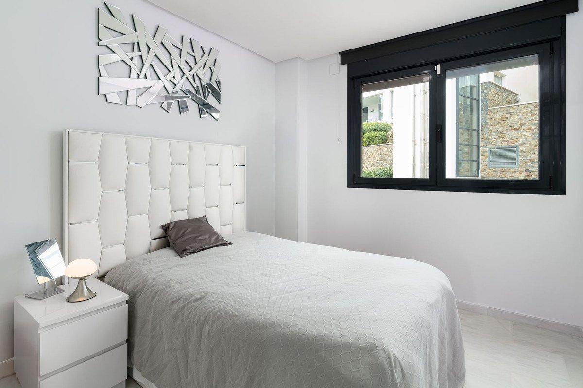 2 Bed Middle Floor Apartment in Marbella