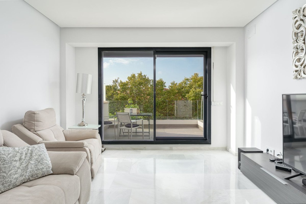 2 Bed Middle Floor Apartment in Marbella