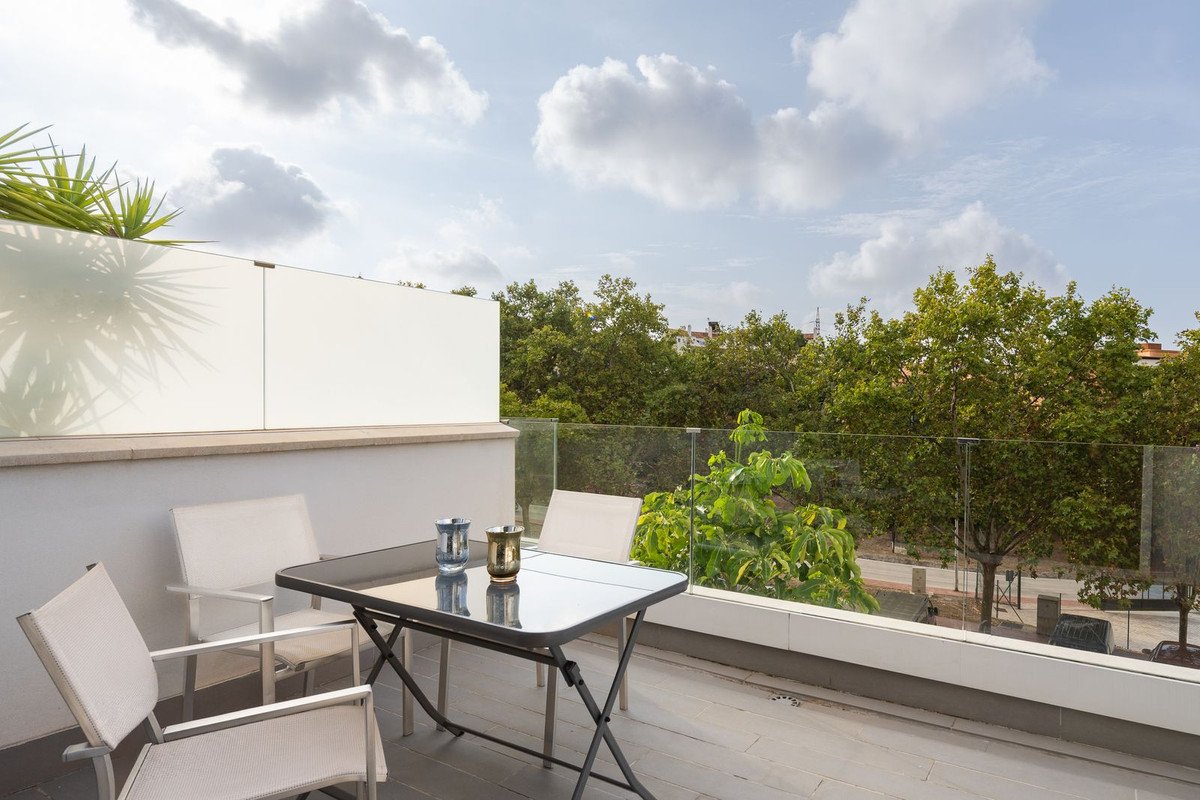 2 Bed Middle Floor Apartment in Marbella