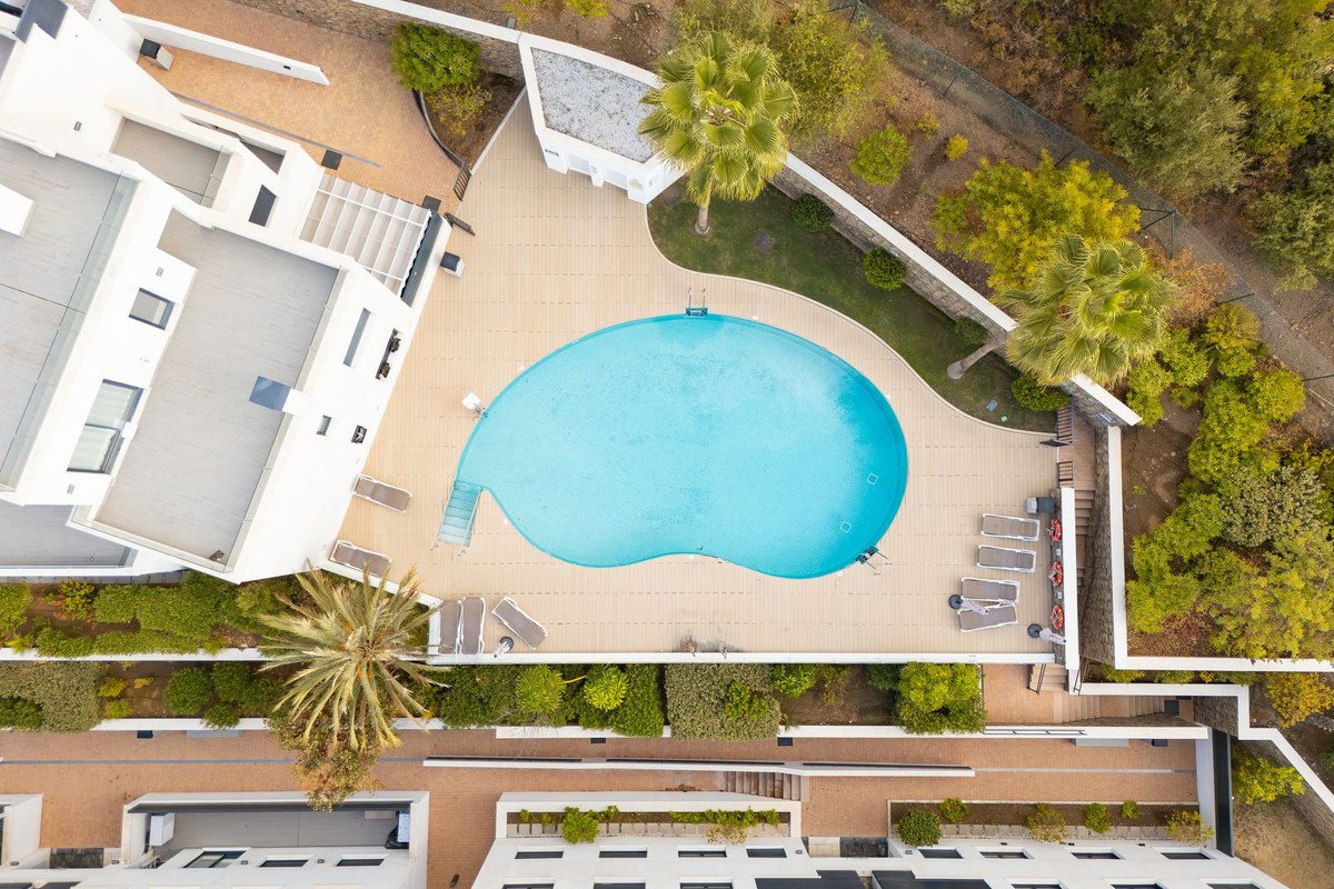 2 Bed Middle Floor Apartment in Marbella