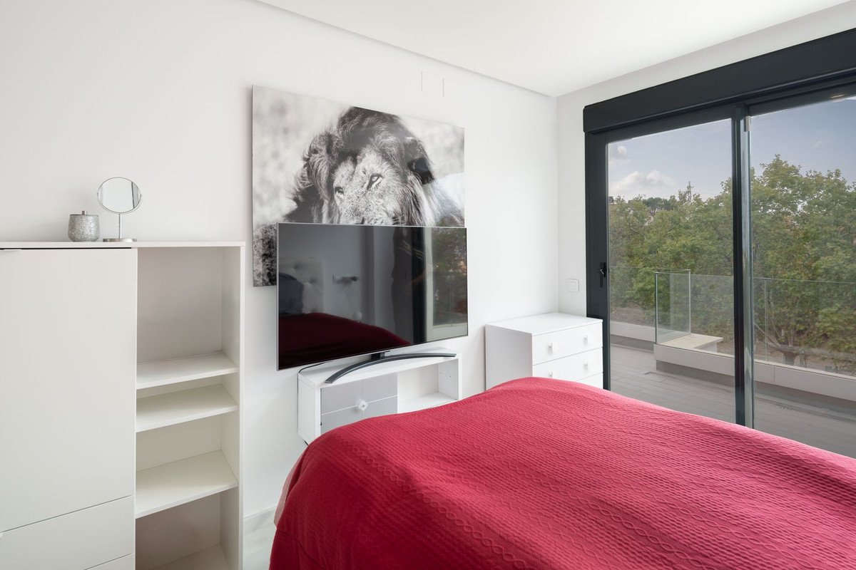 2 Bed Middle Floor Apartment in Marbella