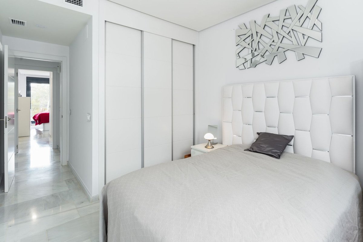 2 Bed Middle Floor Apartment in Marbella
