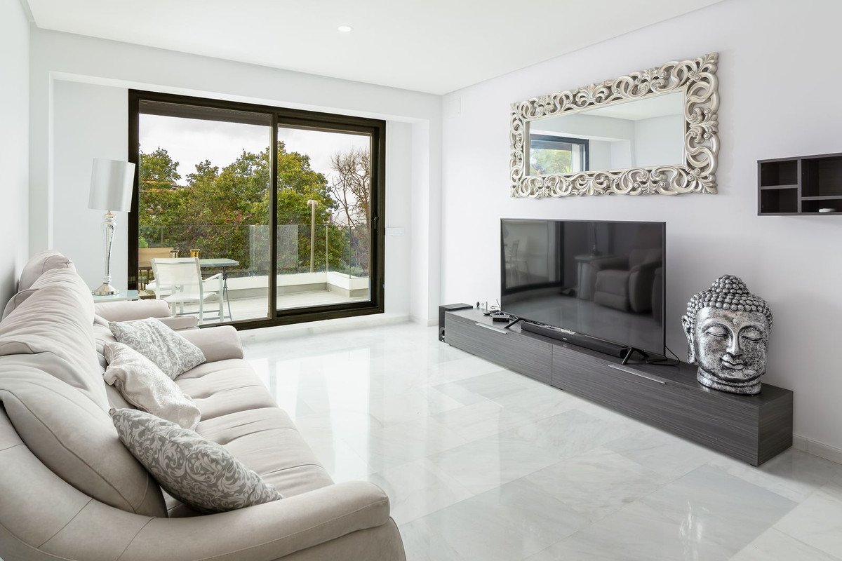 2 Bed Middle Floor Apartment in Marbella