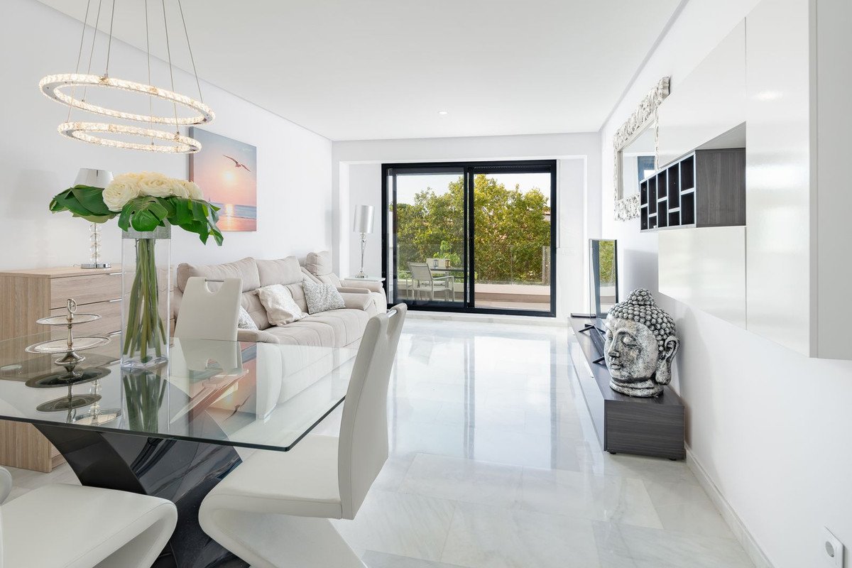 2 Bed Middle Floor Apartment in Marbella