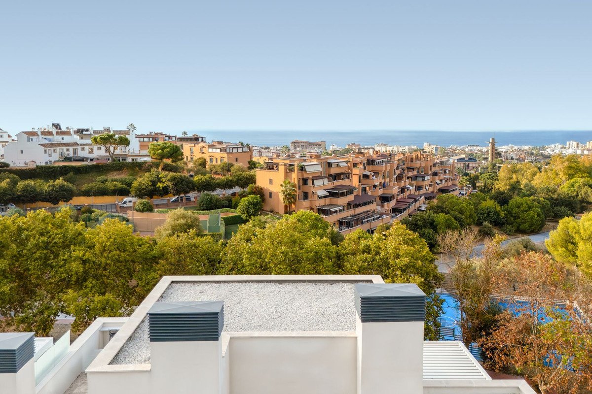 2 Bed Middle Floor Apartment in Marbella