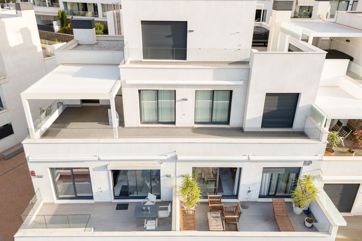 2 Bed Middle Floor Apartment in Marbella