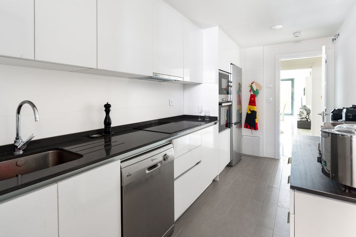 2 Bed Middle Floor Apartment in Marbella