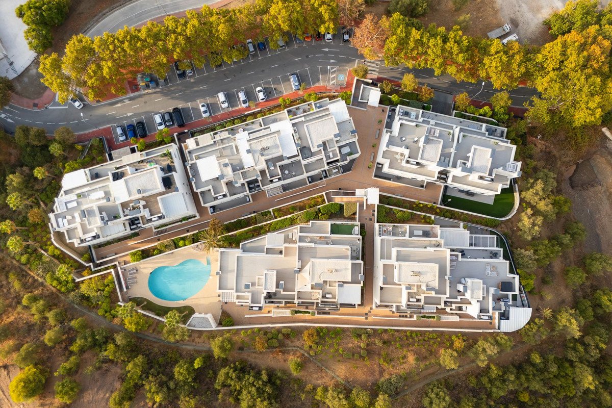 2 Bed Middle Floor Apartment in Marbella